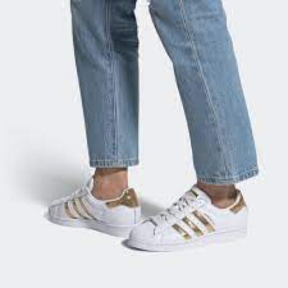 adidas Shoes - Adidas SuperStar Women Size 4.5